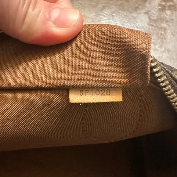 LV Montorgueil PM - Picture 12 of 16